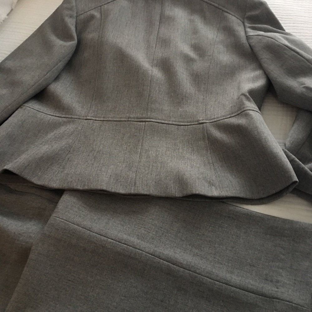 Two piece suit - Picture 3 of 6